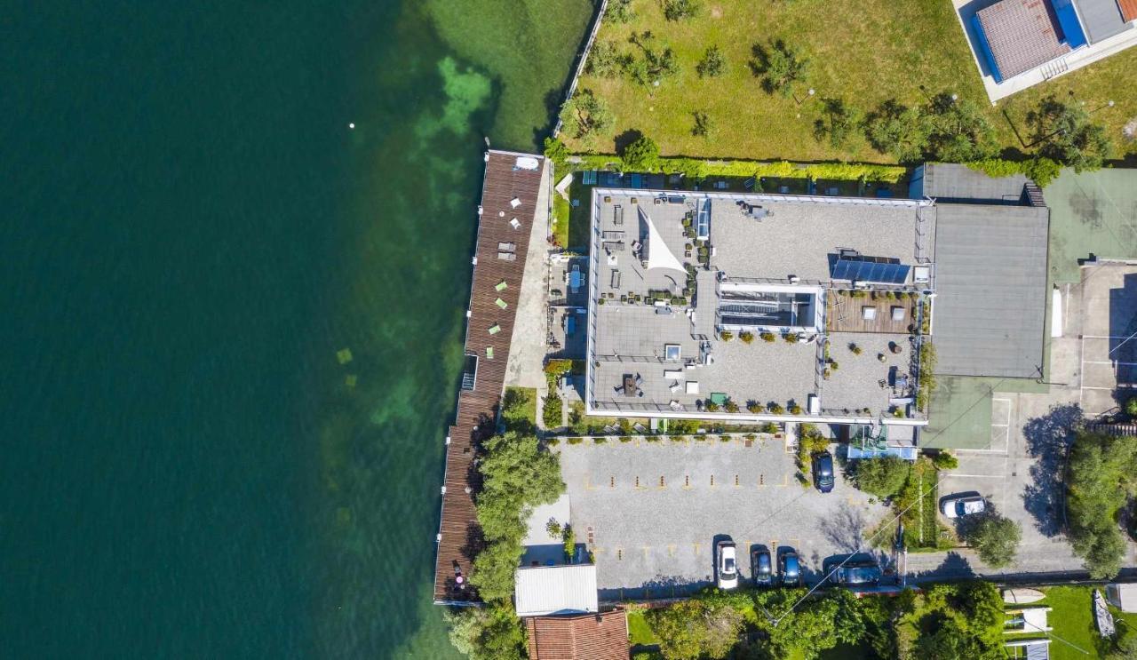 Direttamente Al Lago Apartments Marone Bagian luar foto