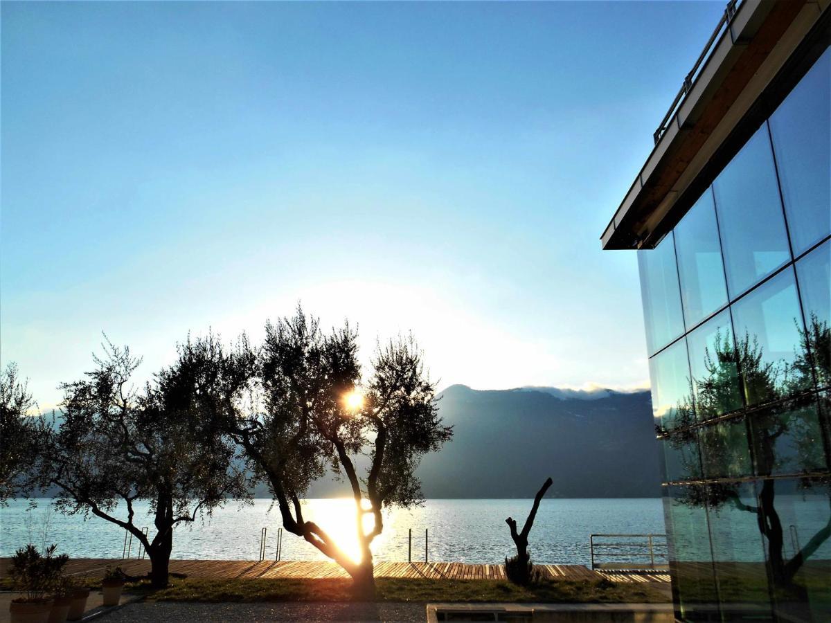 Direttamente Al Lago Apartments Marone Bagian luar foto
