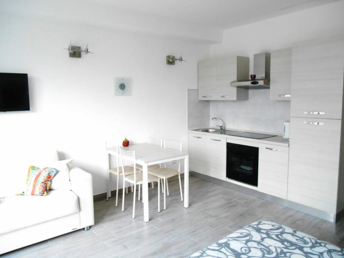 Direttamente Al Lago Apartments Marone Bagian luar foto