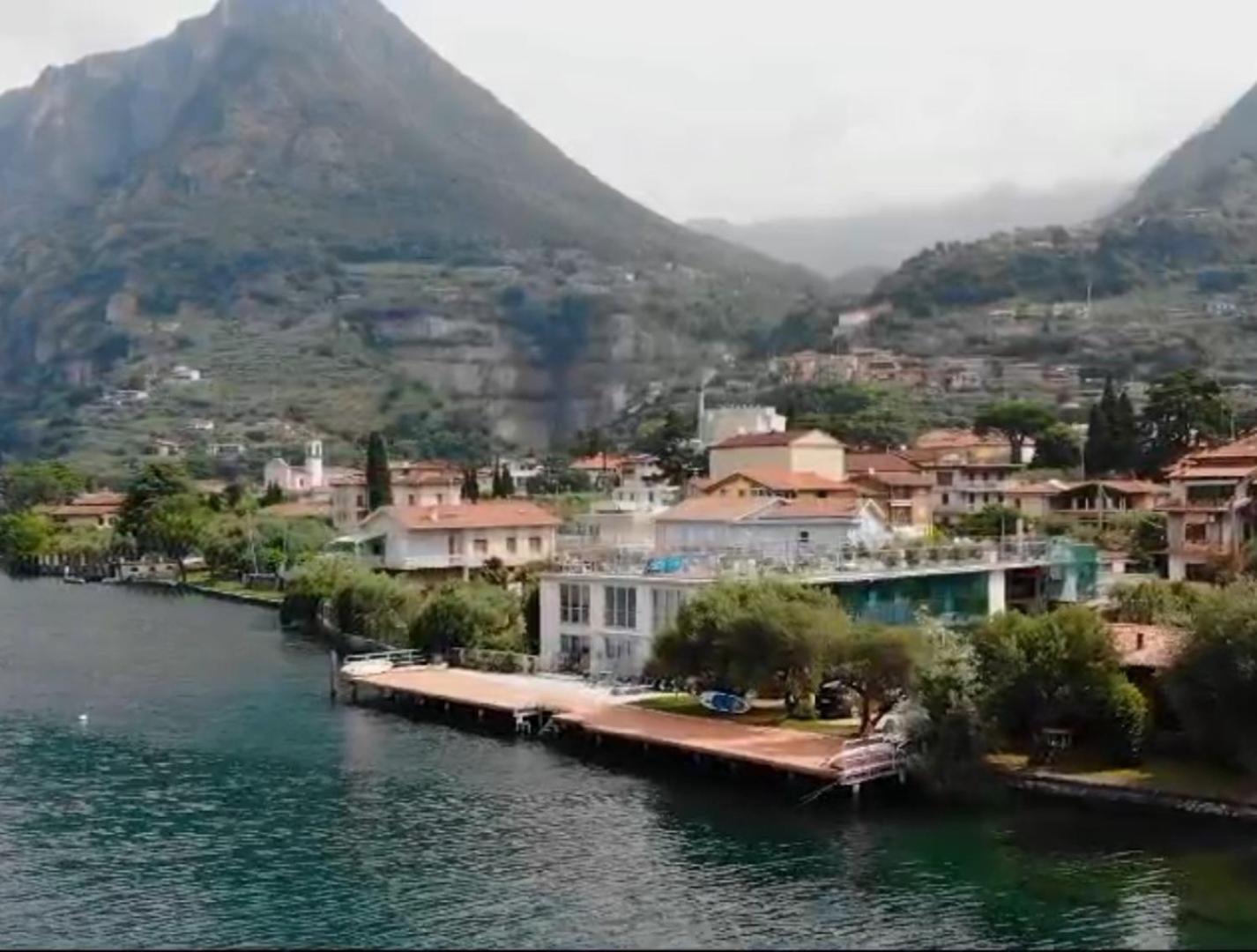 Direttamente Al Lago Apartments Marone Bagian luar foto