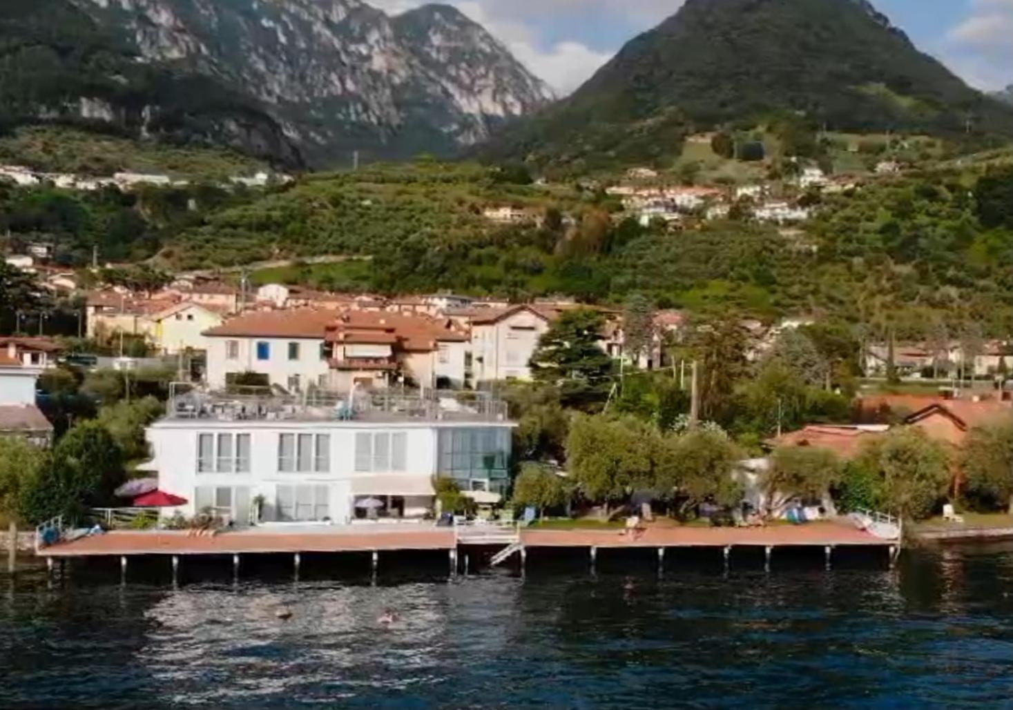 Direttamente Al Lago Apartments Marone Bagian luar foto